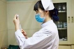 白衣天使在“爱与奉献”中焕发光彩